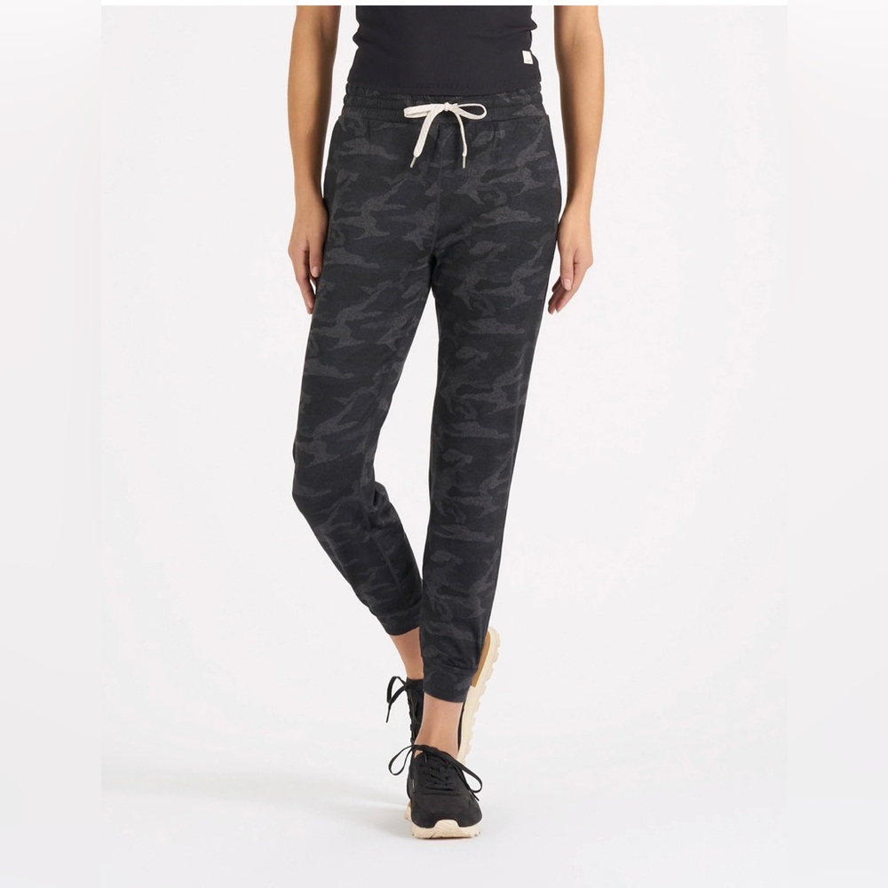 Vuori Performance Jogger Long - XS in Black Camo